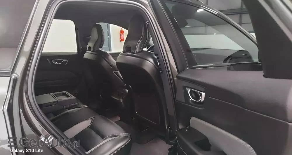 VOLVO XC 60 B4 D Plus Dark