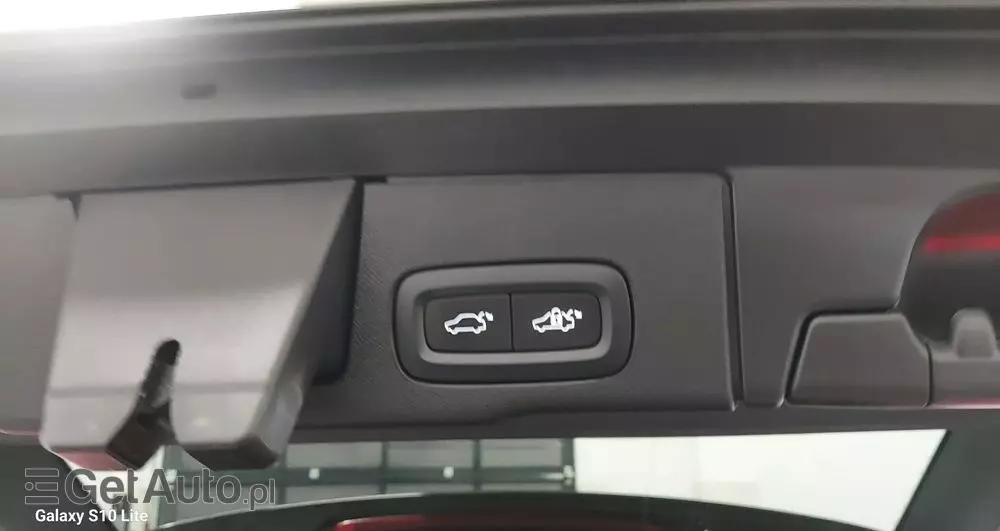 VOLVO XC 60 B4 D Plus Dark