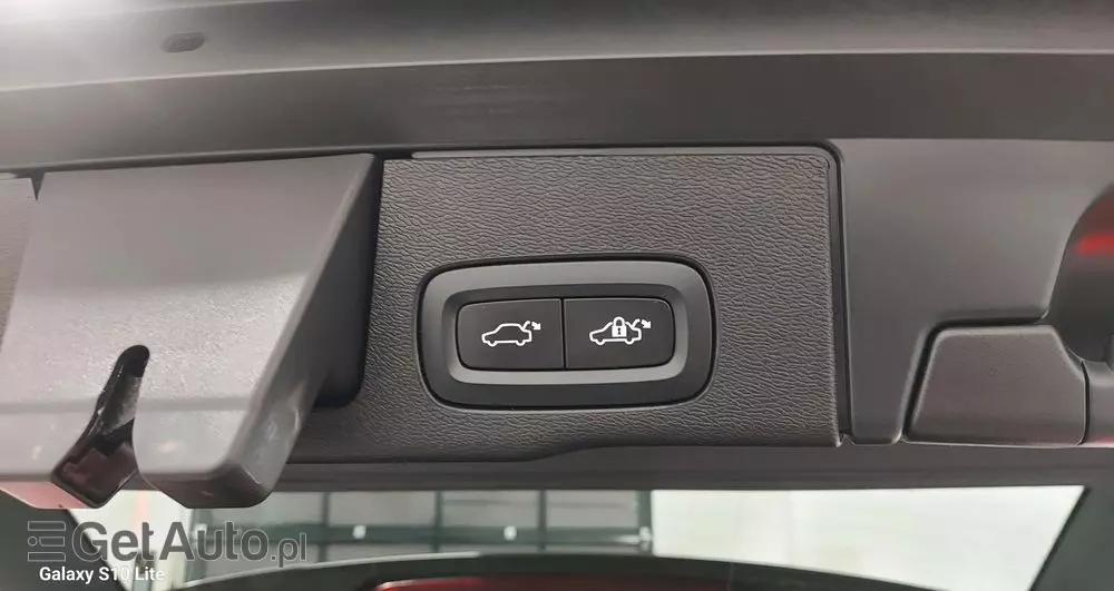 VOLVO XC 60 B4 D Plus Dark