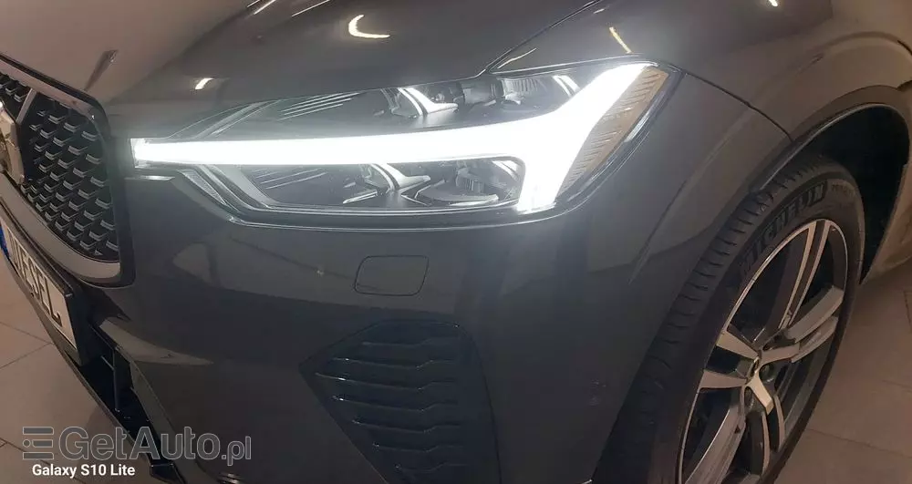 VOLVO XC 60 B4 D Plus Dark