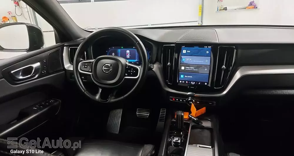 VOLVO XC 60 B4 D Plus Dark