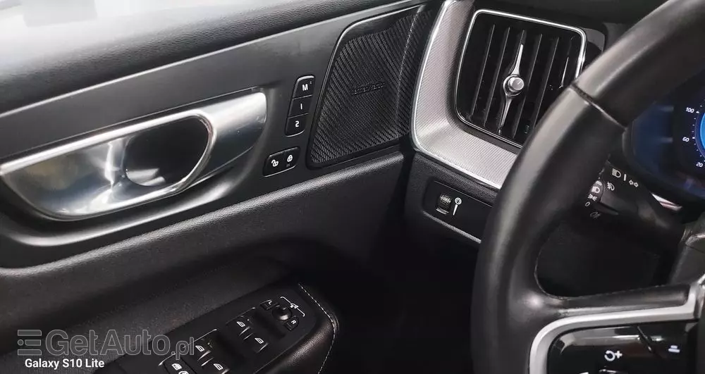 VOLVO XC 60 B4 D Plus Dark