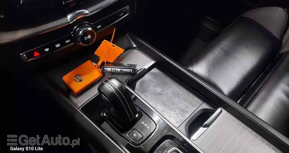 VOLVO XC 60 B4 D Plus Dark