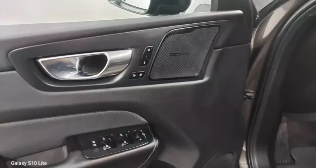 VOLVO XC 60 B4 D Plus Dark