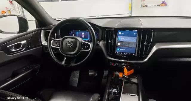 VOLVO XC 60 B4 D Plus Dark