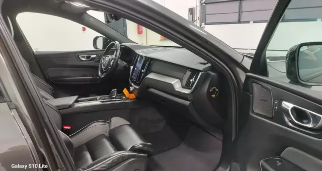 VOLVO XC 60 B4 D Plus Dark