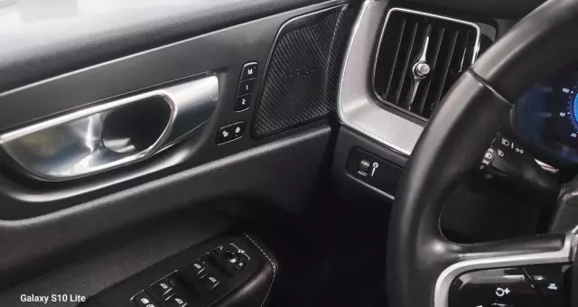 VOLVO XC 60 B4 D Plus Dark