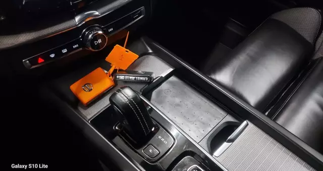 VOLVO XC 60 B4 D Plus Dark