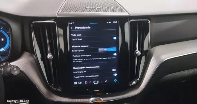 VOLVO XC 60 B4 D Plus Dark