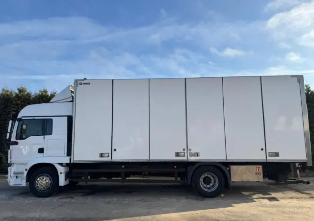 MAN MAN TGM 18.290/ IZOTERMA / OTWIERANY BOK/ /WINDA / 19 EUROPALET/ NISKI PRZEBIEG /SYPIALKA /ACC/EURO6 