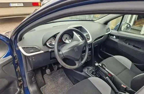 PEUGEOT 207 