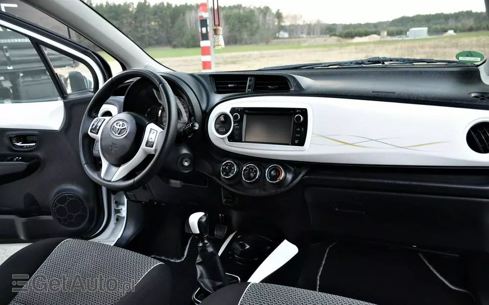 TOYOTA Yaris 