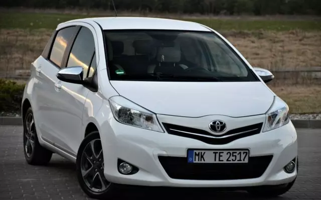TOYOTA Yaris 