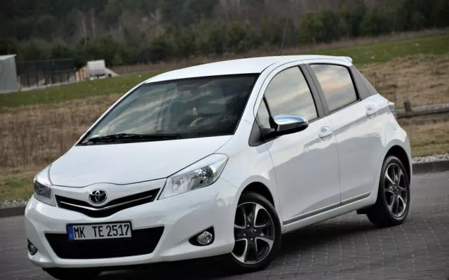 TOYOTA Yaris 