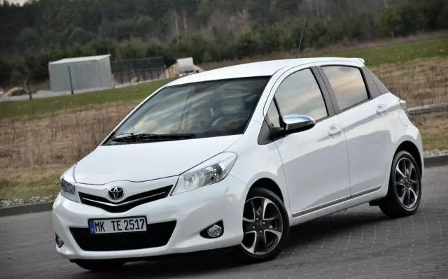 TOYOTA Yaris 