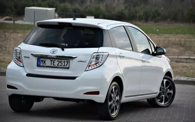 TOYOTA Yaris 