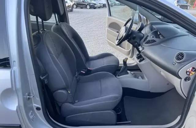 RENAULT Twingo 