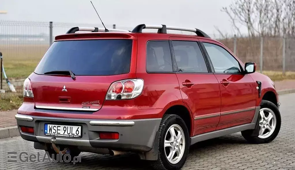 MITSUBISHI Outlander 