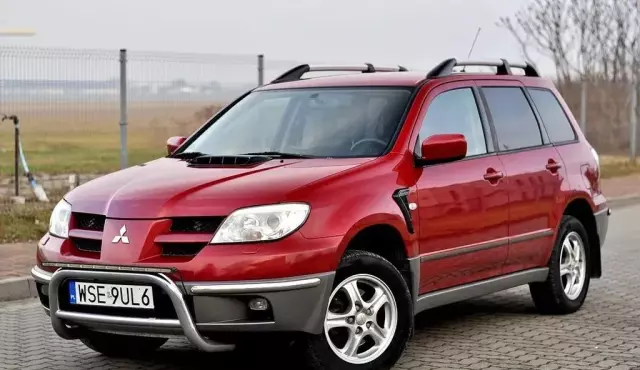 MITSUBISHI Outlander 