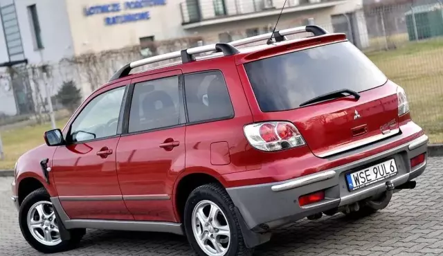 MITSUBISHI Outlander 