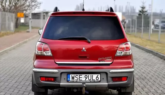 MITSUBISHI Outlander 