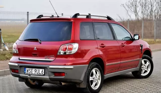 MITSUBISHI Outlander 