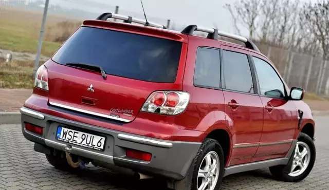 MITSUBISHI Outlander 