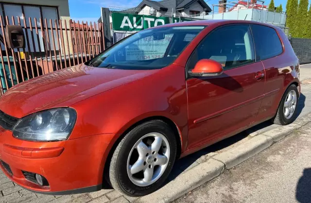 VOLKSWAGEN Golf 