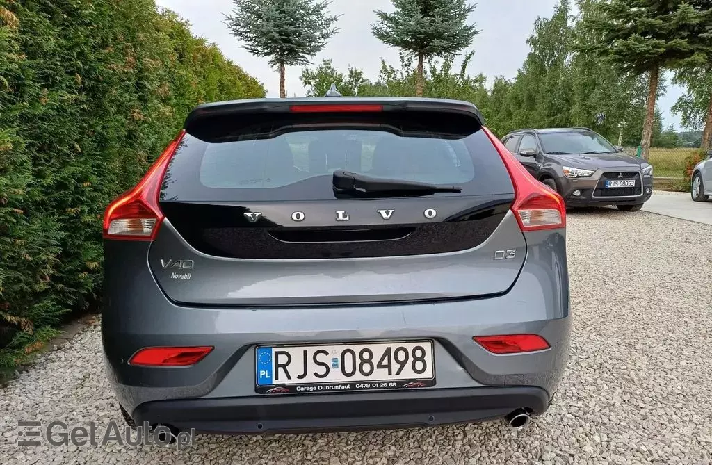 VOLVO V40 