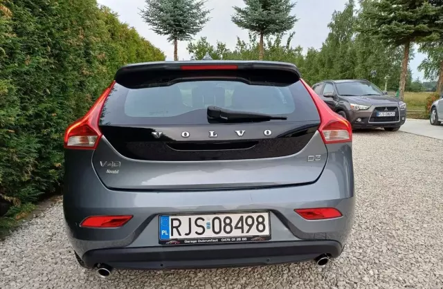 VOLVO V40 