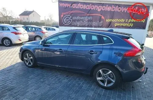 VOLVO V40 