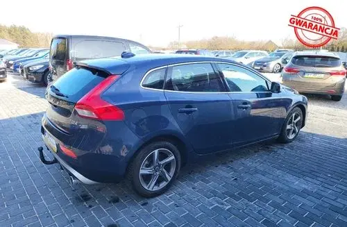 VOLVO V40 