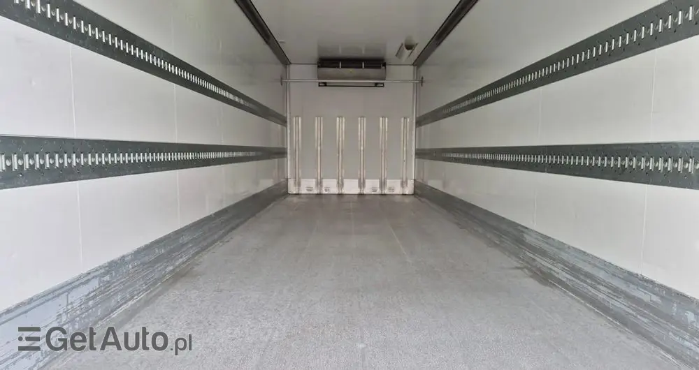 MERCEDES-BENZ MERCEDES-BENZ///ACTROS///2540/// 2017///26000KG///8.15///20 EUROPALET/// CHŁODNIA///CARIER///WINDA///BAR/// OŚ SKRĘTNA///STAN BARDZO DOBRY/// 