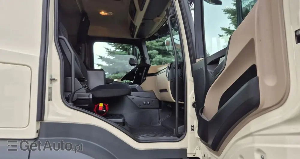 MERCEDES-BENZ MERCEDES-BENZ///ACTROS///2540/// 2017///26000KG///8.15///20 EUROPALET/// CHŁODNIA///CARIER///WINDA///BAR/// OŚ SKRĘTNA///STAN BARDZO DOBRY/// 