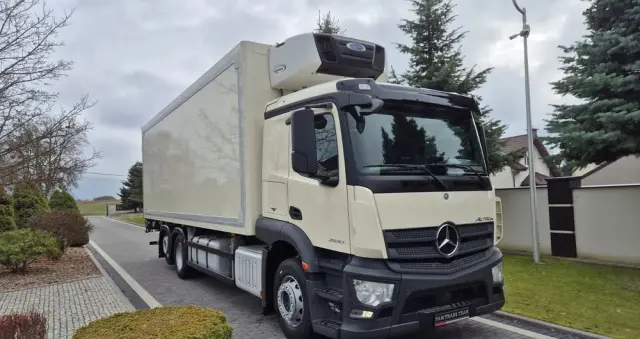 MERCEDES-BENZ MERCEDES-BENZ///ACTROS///2540/// 2017///26000KG///8.15///20 EUROPALET/// CHŁODNIA///CARIER///WINDA///BAR/// OŚ SKRĘTNA///STAN BARDZO DOBRY/// 