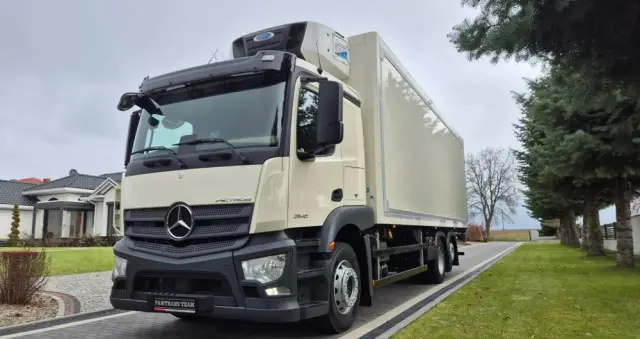 MERCEDES-BENZ MERCEDES-BENZ///ACTROS///2540/// 2017///26000KG///8.15///20 EUROPALET/// CHŁODNIA///CARIER///WINDA///BAR/// OŚ SKRĘTNA///STAN BARDZO DOBRY/// 