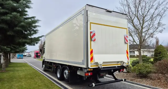 MERCEDES-BENZ MERCEDES-BENZ///ACTROS///2540/// 2017///26000KG///8.15///20 EUROPALET/// CHŁODNIA///CARIER///WINDA///BAR/// OŚ SKRĘTNA///STAN BARDZO DOBRY/// 