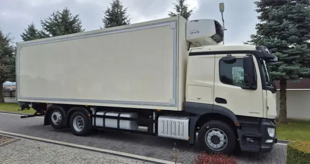 MERCEDES-BENZ MERCEDES-BENZ///ACTROS///2540/// 2017///26000KG///8.15///20 EUROPALET/// CHŁODNIA///CARIER///WINDA///BAR/// OŚ SKRĘTNA///STAN BARDZO DOBRY/// 