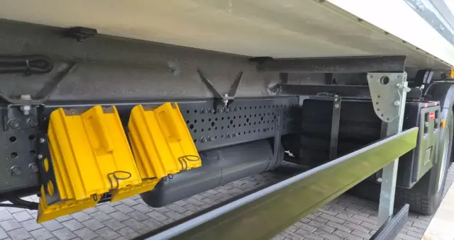 MERCEDES-BENZ MERCEDES-BENZ///ACTROS///2540/// 2017///26000KG///8.15///20 EUROPALET/// CHŁODNIA///CARIER///WINDA///BAR/// OŚ SKRĘTNA///STAN BARDZO DOBRY/// 