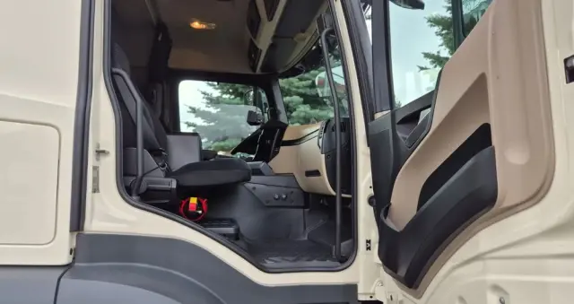 MERCEDES-BENZ MERCEDES-BENZ///ACTROS///2540/// 2017///26000KG///8.15///20 EUROPALET/// CHŁODNIA///CARIER///WINDA///BAR/// OŚ SKRĘTNA///STAN BARDZO DOBRY/// 