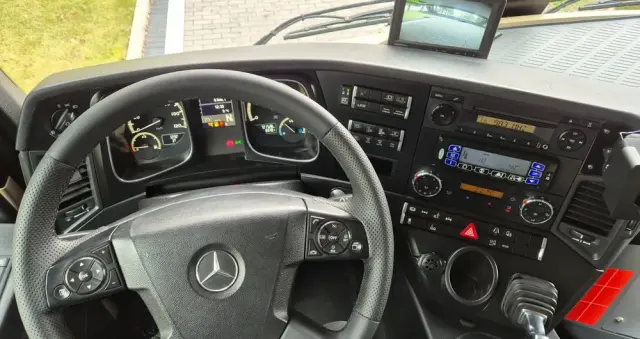 MERCEDES-BENZ MERCEDES-BENZ///ACTROS///2540/// 2017///26000KG///8.15///20 EUROPALET/// CHŁODNIA///CARIER///WINDA///BAR/// OŚ SKRĘTNA///STAN BARDZO DOBRY/// 