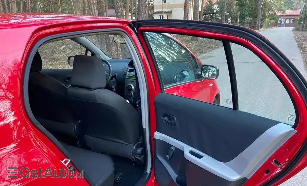 TOYOTA Yaris 