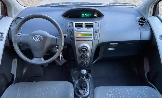 TOYOTA Yaris 