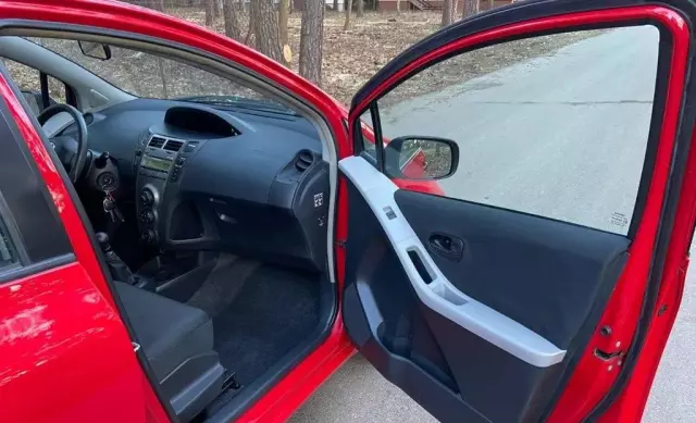 TOYOTA Yaris 