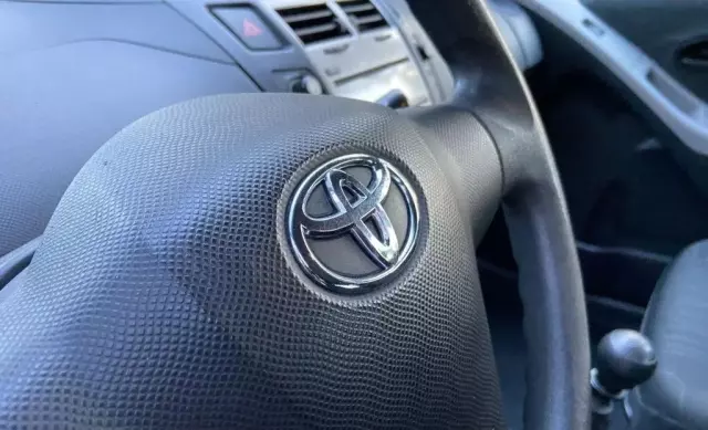 TOYOTA Yaris 