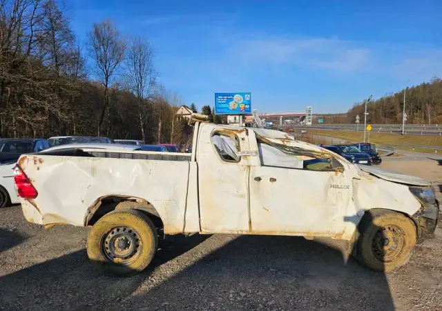 TOYOTA Hilux 