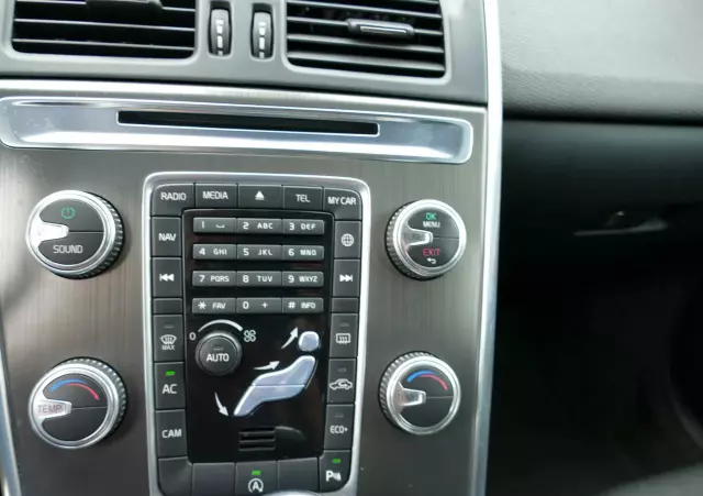 VOLVO XC 60 D4 Geartronic Momentum