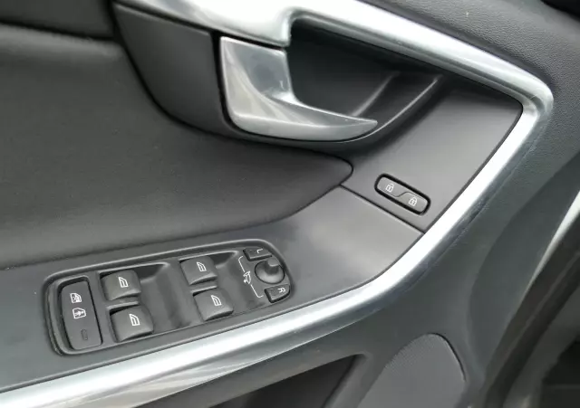 VOLVO XC 60 D4 Geartronic Momentum