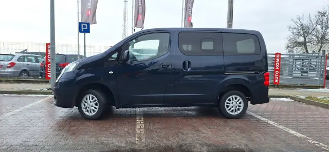 NISSAN NV200 