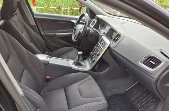 VOLVO V60 D2 Kinetic